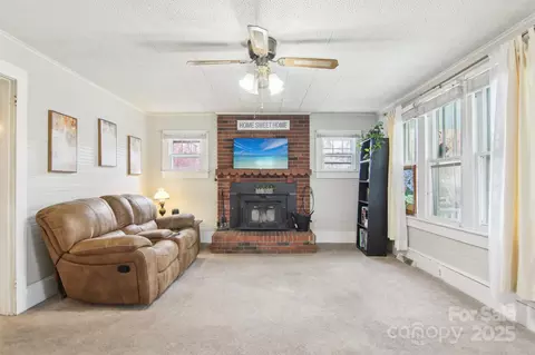 Living - 21 Henry Dr, Clyde, NC 28721 photo 1 of 5