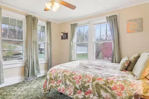 Bedroom - 21 Henry Dr, Clyde, NC 28721 photo 3 of 7