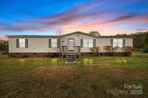 5110 Old Still Ln, Bessemer City, NC 28016