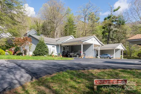 121 Shadowbrook Dr, Asheville, NC 28805