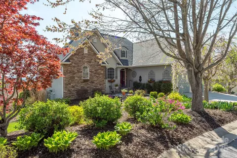 59 Carriage Highlands Ct, Hendersonville, NC 28791