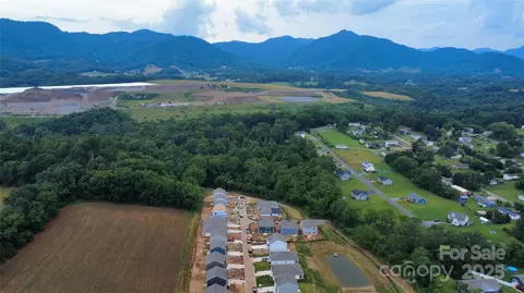 185 Callie River Ct, Clyde, NC 28721 photo 2