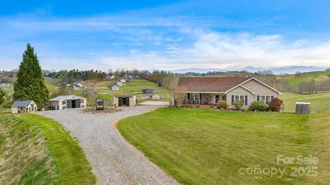 139 Grassy Fields Dr, Marshall, NC 28753