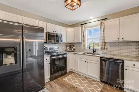 Kitchen - 139 Grassy Fields Dr, Marshall, NC 28753 photo 2 of 3