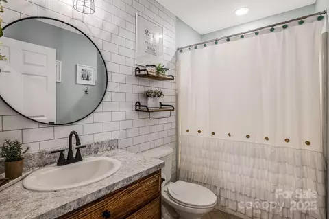 Bath - 139 Grassy Fields Dr, Marshall, NC 28753 photo 3 of 3