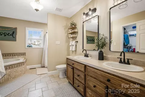 Bath - 139 Grassy Fields Dr, Marshall, NC 28753 photo 1 of 3