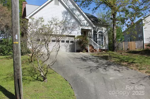 9915 Lottie Ln, Charlotte, NC 28262