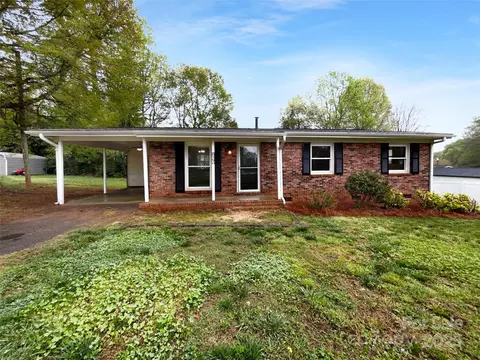 827 Ford Dr, Lowell, NC 28098