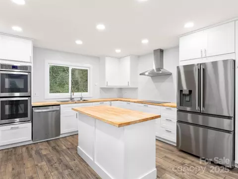 Kitchen - 373 Vineyard Rd, Tryon, NC 28782 photo 1 of 4