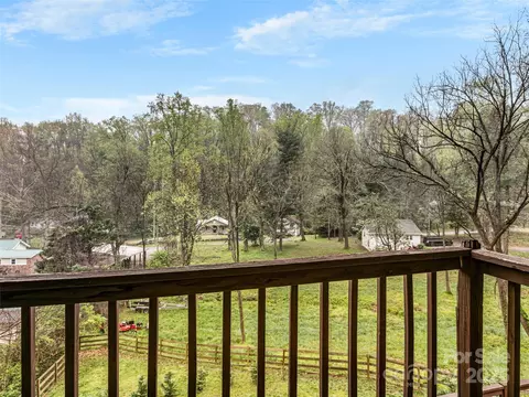 Exterior - 373 Vineyard Rd, Tryon, NC 28782 photo 2 of 10