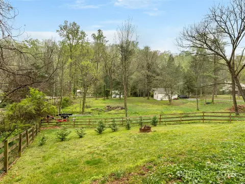 Exterior - 373 Vineyard Rd, Tryon, NC 28782 photo 7 of 10