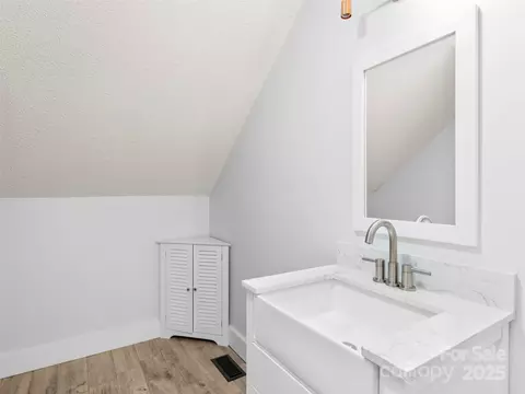 Bath - 373 Vineyard Rd, Tryon, NC 28782 photo 3 of 3