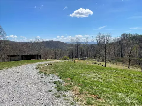 108 Blessed Valley Dr, Hendersonville, NC 28792