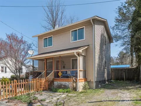 325 Richland St, Waynesville, NC 28786