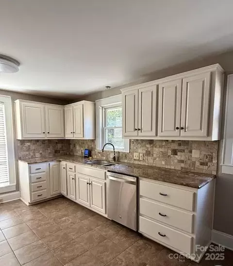 Kitchen - 705 3rd Nw Ave NW, Hickory, NC 28601 photo 1 of 2