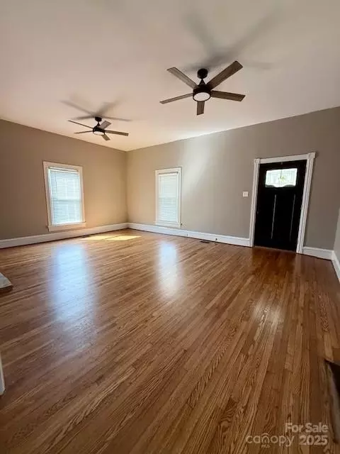 Living - 705 3rd Nw Ave NW, Hickory, NC 28601 photo 2 of 4