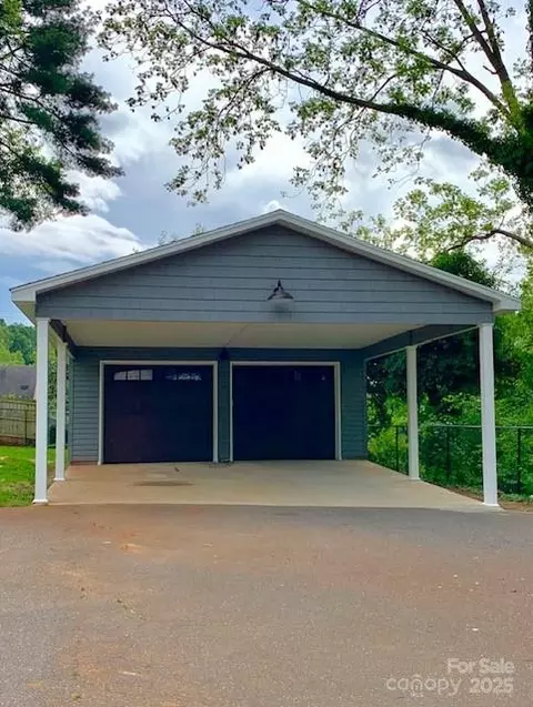 Exterior - 705 3rd Nw Ave NW, Hickory, NC 28601 photo 5 of 6