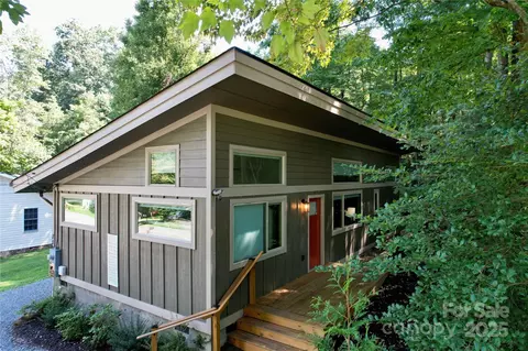 710 Rhododendron Ave, Black Mountain, NC 28711