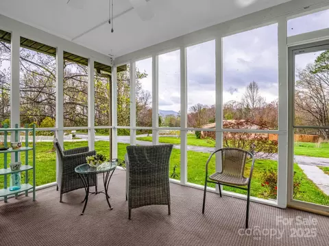 154 Freedom Rd, Hendersonville, NC 28792