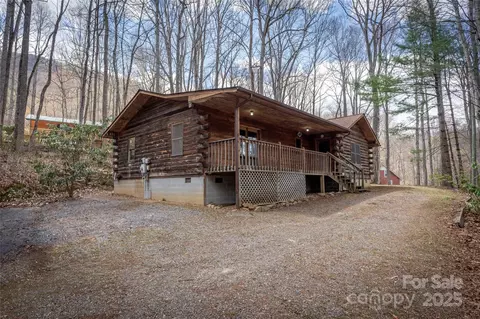 398 Locust Dr, Maggie Valley, NC 28751