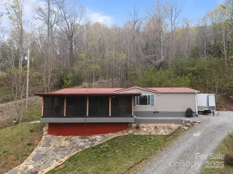 615 School E Rd E, Asheville, NC 28803