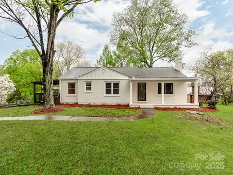 1113 Gregory Ln, Statesville, NC 28677