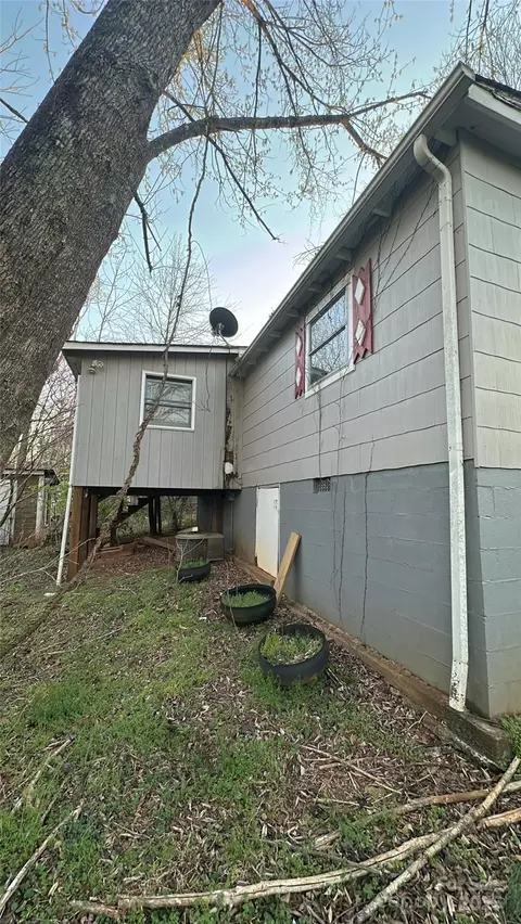 Exterior - 110 Logan St, Morganton, NC 28655 photo 2 of 4
