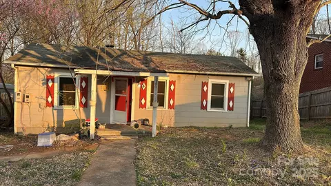 110 Logan St, Morganton, NC 28655