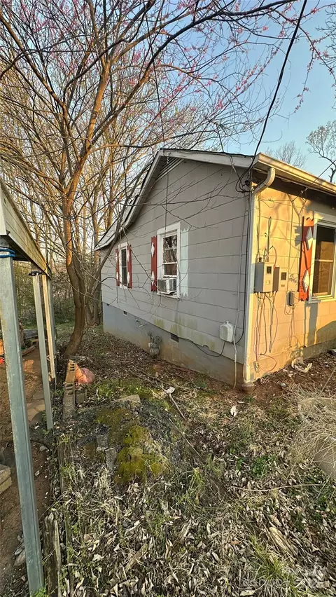 Exterior - 110 Logan St, Morganton, NC 28655 photo 1 of 4