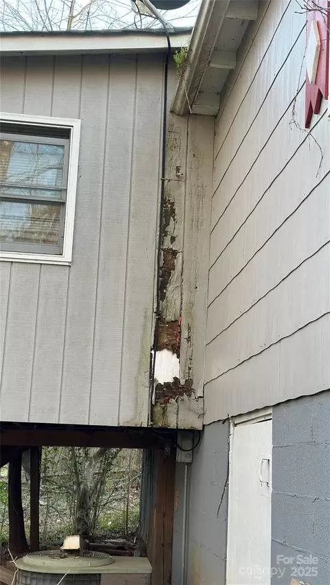 Exterior - 110 Logan St, Morganton, NC 28655 photo 3 of 4