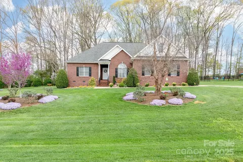 158 Canopy Oak Ln, Statesville, NC 28625