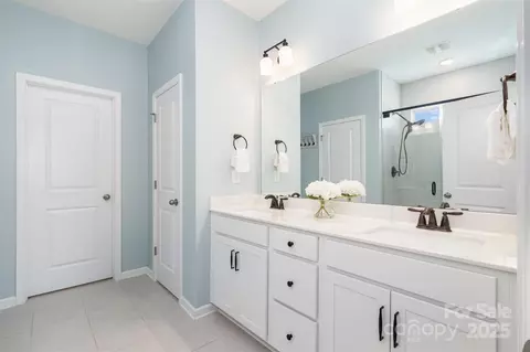 Bath - 108 Toxaway St, Mooresville, NC 28115 photo 1 of 1