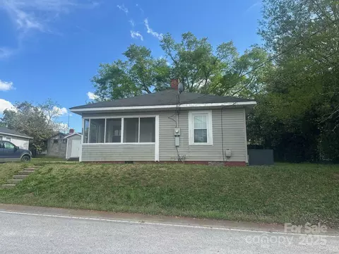 211 W 2nd St, Kershaw, SC 29067