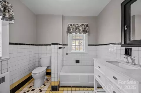 Bath - 35 Johnson St, Canton, NC 28716 photo 2 of 3