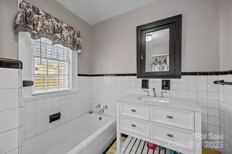 Bath - 35 Johnson St, Canton, NC 28716 photo 3 of 3
