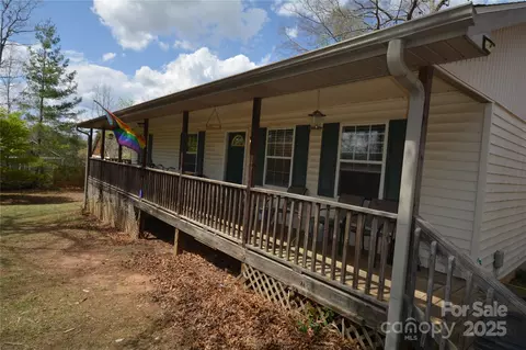 34 Fox Dr, Asheville, NC 28803