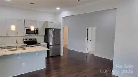 Living - 925 14th St, Lancaster, SC 29720 photo 1 of 1
