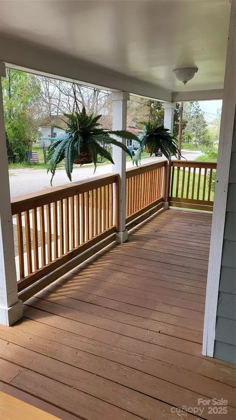 Exterior - 925 14th St, Lancaster, SC 29720 photo 2 of 3