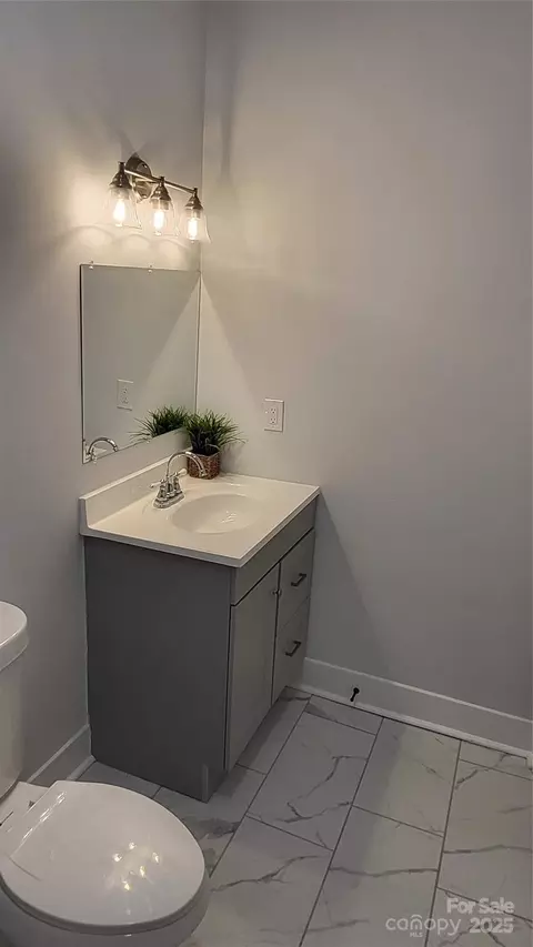 Bath - 925 14th St, Lancaster, SC 29720 photo 2 of 4