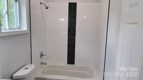 Bath - 925 14th St, Lancaster, SC 29720 photo 3 of 4