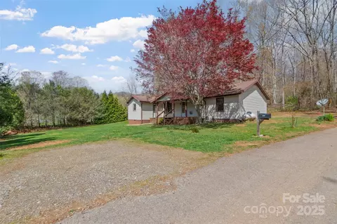 111 Boone St, Burnsville, NC 28714