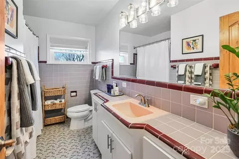 Bath - 8 Marley Dr, Flat Rock, NC 28731 photo 1 of 2