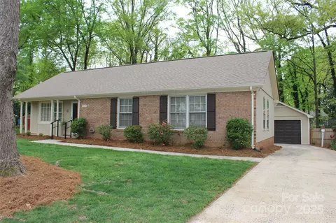 7626 Surreywood Pl, Charlotte, NC 28270