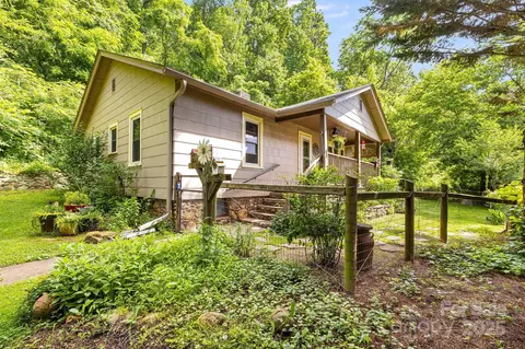 Exterior - 1041 Groundhog Rd, Canton, NC 28716 photo 3 of 9