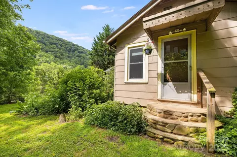 1041 Groundhog Rd, Canton, NC 28716