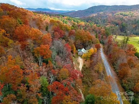 50 Honey Mountain Ln, Lake Toxaway, NC 28747