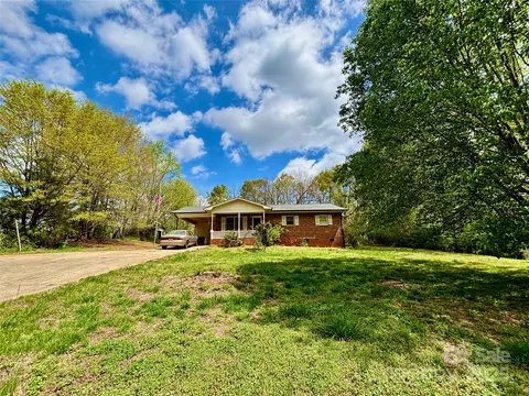138 Friendship Dr, Ellenboro, NC 28040