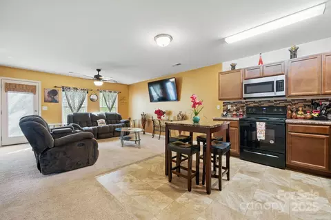 3944 Hemingway Nw Dr NW, Hickory, NC 28601 photo 3