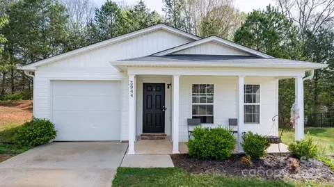 3944 Hemingway Nw Dr NW, Hickory, NC 28601 photo 2