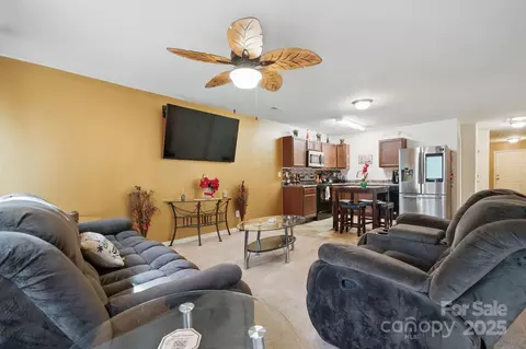 3944 Hemingway Nw Dr NW, Hickory, NC 28601 photo 6
